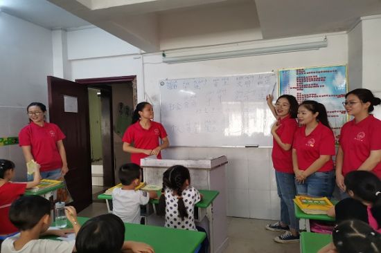 爱心守护，希望“童”行——广西师范大学青马学子开展关爱留守儿童暨社会主义核心价值观宣讲活动