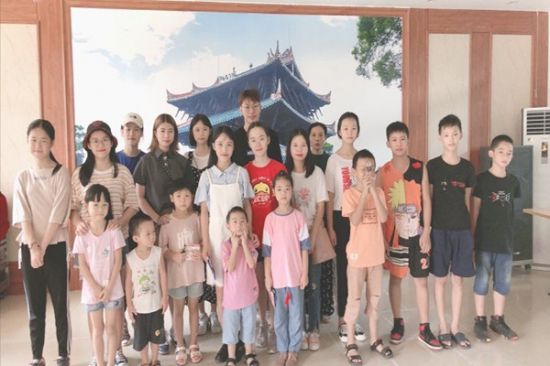 广西师范大学Sunshine English 社会实践小组开展“助力儿童英语梦，传播爱心公益情”公益活动