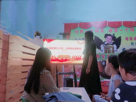 广西师范大学且歌且行社会实践立项团队开展“喜迎建国七十载，青春献礼新时代”主题宣讲活动