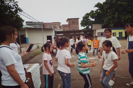 广西师范大学环境与资源学院心翼团队开展暑期乡村夏令营支教活动