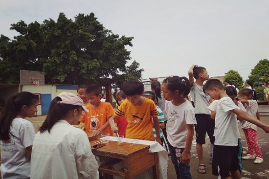 广西师范大学环境与资源学院心翼团队开展暑期乡村夏令营支教活动