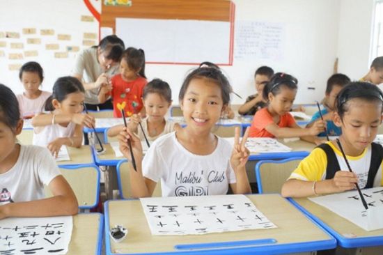 广西师范大学环境与资源学院心翼团队志愿者开展主题夏令营支教活动，搭建多彩课堂