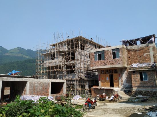 风情白面好发展，政府与民共呼吸——广西师范大学“青年助攻坚”调研团队前往白面瑶寨开展社会实践调研活动