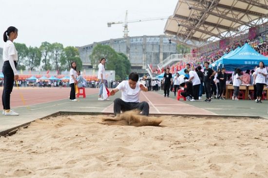广西师范大学法学院、文学院/新闻与传播学院联合举办田径运动会