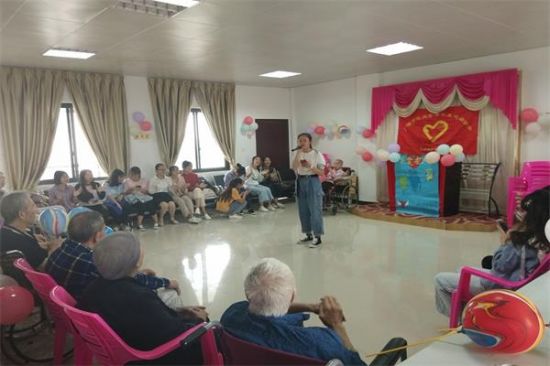 广西师范大学青年志愿者协会生命科学学院分会成功举办“关爱夕阳，你我同行”敬老院文艺汇演