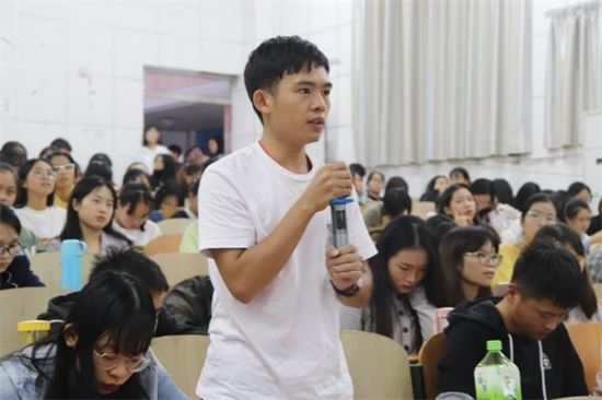 广西师范大学文学院/新闻与传播学院举办第13期马克思主义新闻观专题讲座