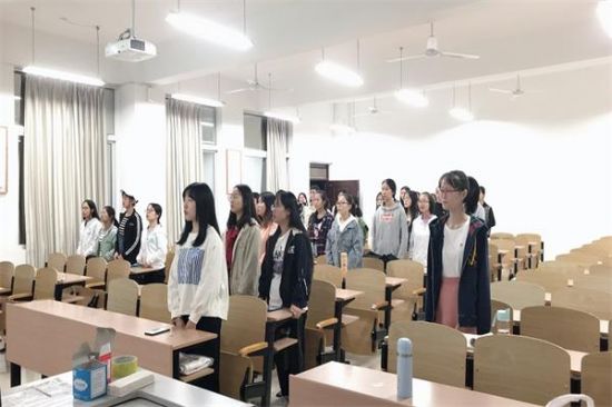 广西师范大学生命科学学院2018级生物科学第一团支部成功举行“暑假归来话实践”主题团日活动
