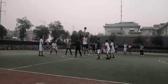 广西师范大学经济管理学院2018级人力资源管理班参与“青春无谓,逐梦杨威”人力杯篮球赛