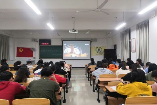 广西师范大学数学与统计学院2017级统计学团支部开展“礼赞新中国，辉煌新时代”团日活动