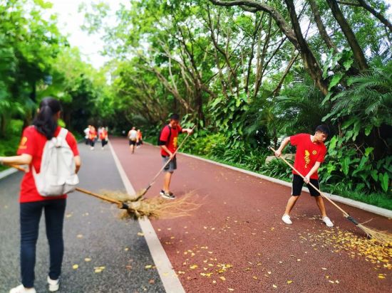 【暑期社会实践】广西民族大学绿色家园环保协会开展2019暑期“三下乡”活动走进社区，宣传垃圾分类