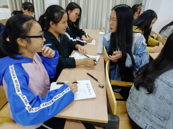 广西师范大学数学与统计学院2018级数学类第三团支部“英语单词记忆大PK”主题团日活动顺利展开