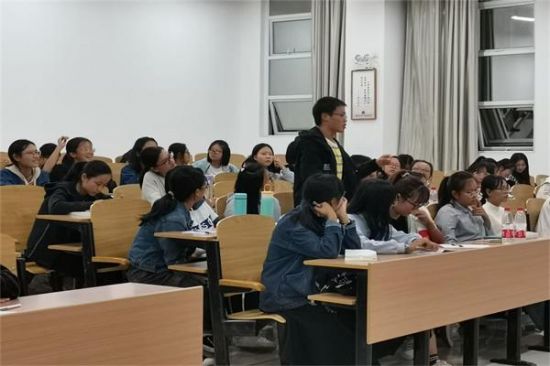 广西师范大学数学与统计学院开展“共迎十月院检，同建温馨”交流会会议