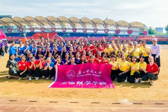 广西师范大学生命科学学院学子齐跳青春畅想，为祖国献礼