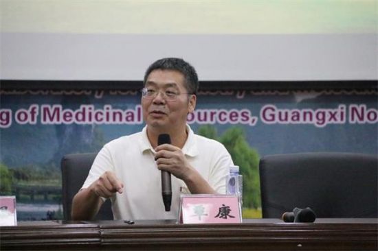 广西师范大学化学与药学学院开展优秀院友座谈会