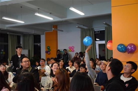 广西师范大学政治与公共管理学院团委学生会顺利开展学生干部表彰暨迎新晚会