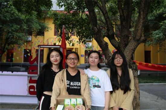 广西师范大学历史文化与旅游学院举办“沧桑风雨70年，神州大地展新颜”喜迎新中国成立70周年主题游园活动