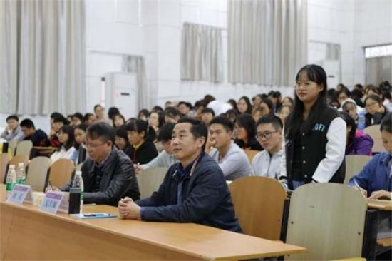 广西师范大学文学院/新闻与传播学院举办第14期“马克思主义新闻观”系列讲座