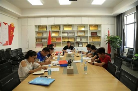 广西师范大学校团委党支部召开“传承红色基因、勇担职责使命，以优异成绩迎接新中国成立70周年”专题研讨暨2019年第7次理论学习会