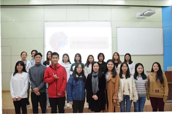 广西师范大学外国语学院成功召开2019年“道德大讲堂”主题讲座