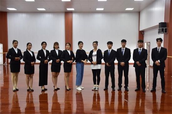 广西师范大学体育学院开展文礼部礼仪培训会