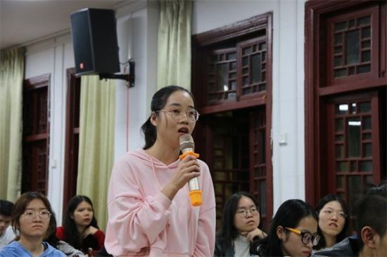 广西师范大学历史文化与旅游学院举办“文化+科技与文化产业之未来”主题学术讲座