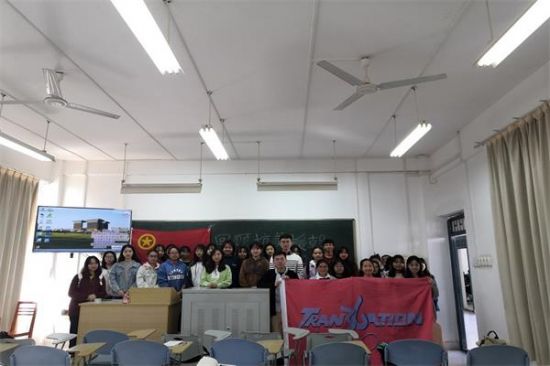 广西师范大学外国语学院2017级翻译第一团支部举办“回顾抗美援朝,缅怀革命先烈”团日活动