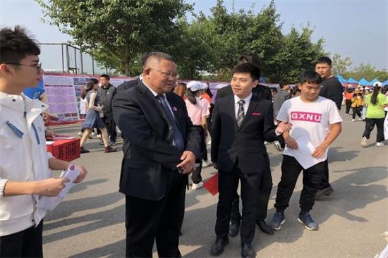 广西师范大学第七届研究生支教团开展“暖冬行动”公益募捐 暨“石桥计划”手写书信活动