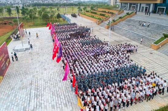 广西师范大学开展“我与祖国共奋进——国旗下的演讲” 特别主题团日活动