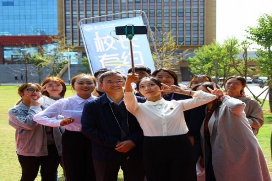 我校举行第四十八期“校长有约”活动 ——大学生的创新意识与科研能力培养