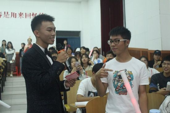广西师范大学经济管理学院举行“展我风采，艺满经英”2019年新生才艺大赛决赛