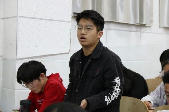 广西师范大学文学院/新闻与传播学院举办学风建设系列讲座