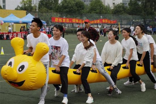 广西师范大学举办第十六届大学生趣味体育运动会