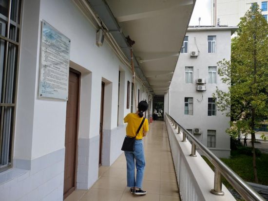 温情携手互助，共筑洁净校园——广西民族大学文学院团委、学生会清洁卫生大扫除活动顺利开展