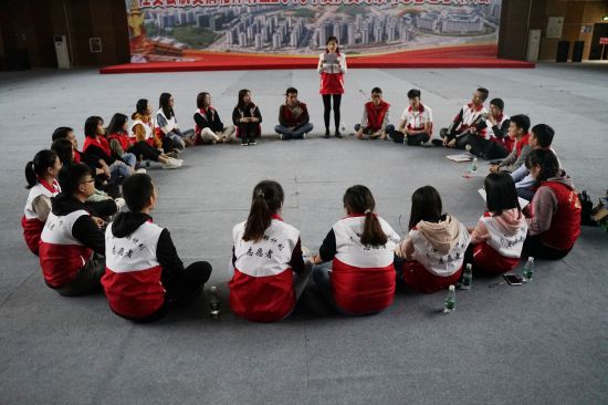 隆安县西部计划服务队开展“不忘初心、 牢记使命”主题教育活动