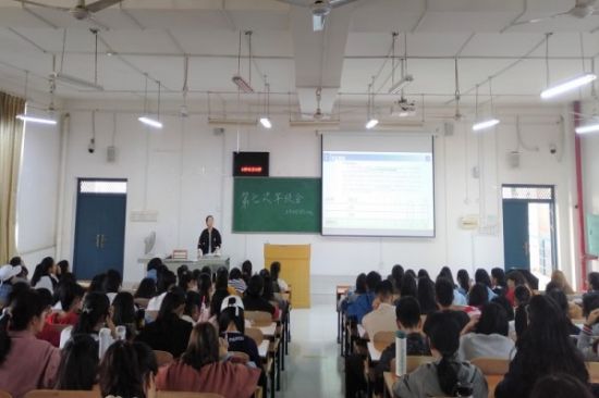 广西师范大学生命科学学院召开2018级本科生第七次年级会