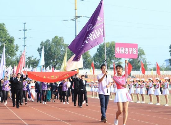 广西师范大学顺利举行第五十届运动会开幕式之外国语学院独特风采