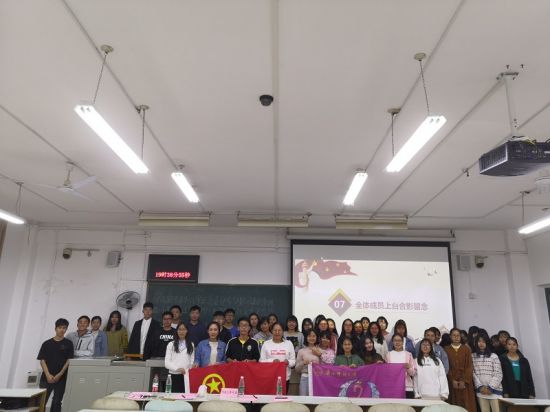 广西师范大学2018级公共管理第二团支部举办“不忘初心跟党走，牢记青春使命”“支部团课我来讲”主题微团课