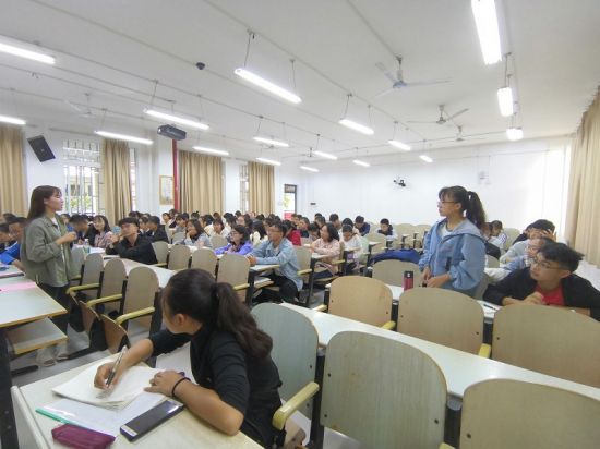 广西师范大学2019级公共管理第一团支部举办“跨届对话班团干，携手助力新集体”主题活动