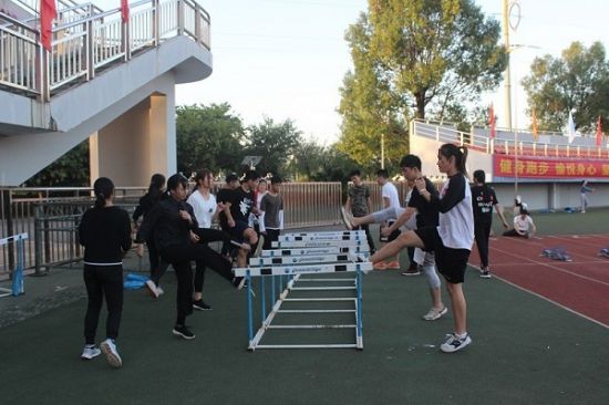 广西师范大学经济管理学院校运会赛前训练顺利开展