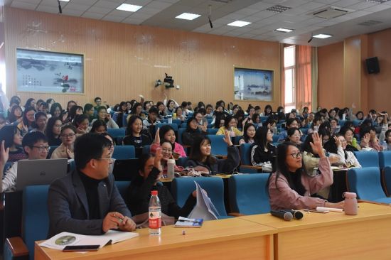 加拿大哥伦比亚教育集团任京生主任莅临广西师范大学外国语学院讲学