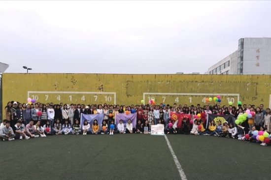 广西师范大学经济管理学院2018级会计学团支部与2019级会计学第一、第二团支部联合开展“趣味运动强体魄，学习交流共进步”主题团日活动