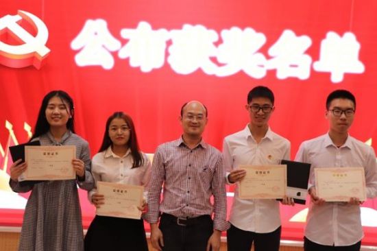 广西师范大学物理科学与技术学院举办“辉煌七十年，筑梦新征程”朗诵比赛