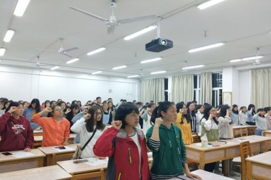 广西师范大学2018级金融学团支部举办“凝聚团员共识，争创活力支部”主题团日活动