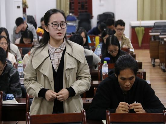 广西师范大学历史文化与旅游学院开展本科生专业技能训练系列之中学教育论坛讲座