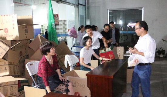 广西民族大学管理学院教职工参加“壮丽70年 阔步新时代”健身步行活动