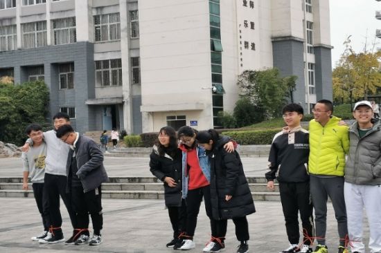 广西师范大学政治与公共管理学院2019级公共管理第一团支部开展“活力公管一班，激扬你我青春”班级户外团日活动