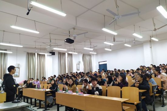 广西师范大学政治与公共管理学院2019级公共管理第二团支部联合广西师范大学2019级公共管理第一团支部成功举办“分享入团故事,坚守团员初心”主题团日活动