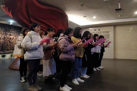 广西师范大学2018级政治学与社会学第二团支部开展户外主题团日活动