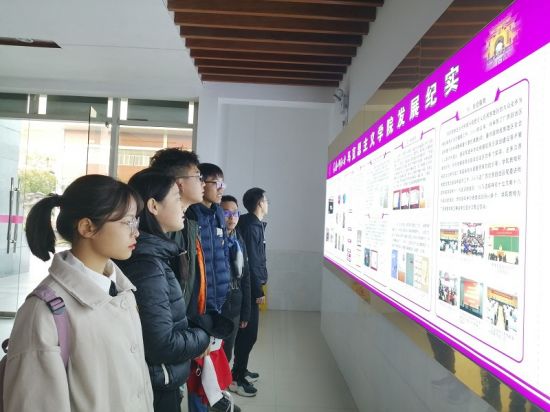 广西师范大学马克思主义学院2019级思想政治教育第二团支部成功举办“忆往昔师大风采,展今朝独秀雄风” 主题团日系列活动