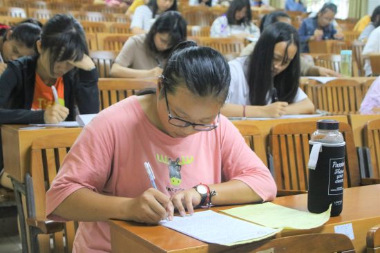 第十六届广西民族大学相思湖现场作文大赛顺利开赛